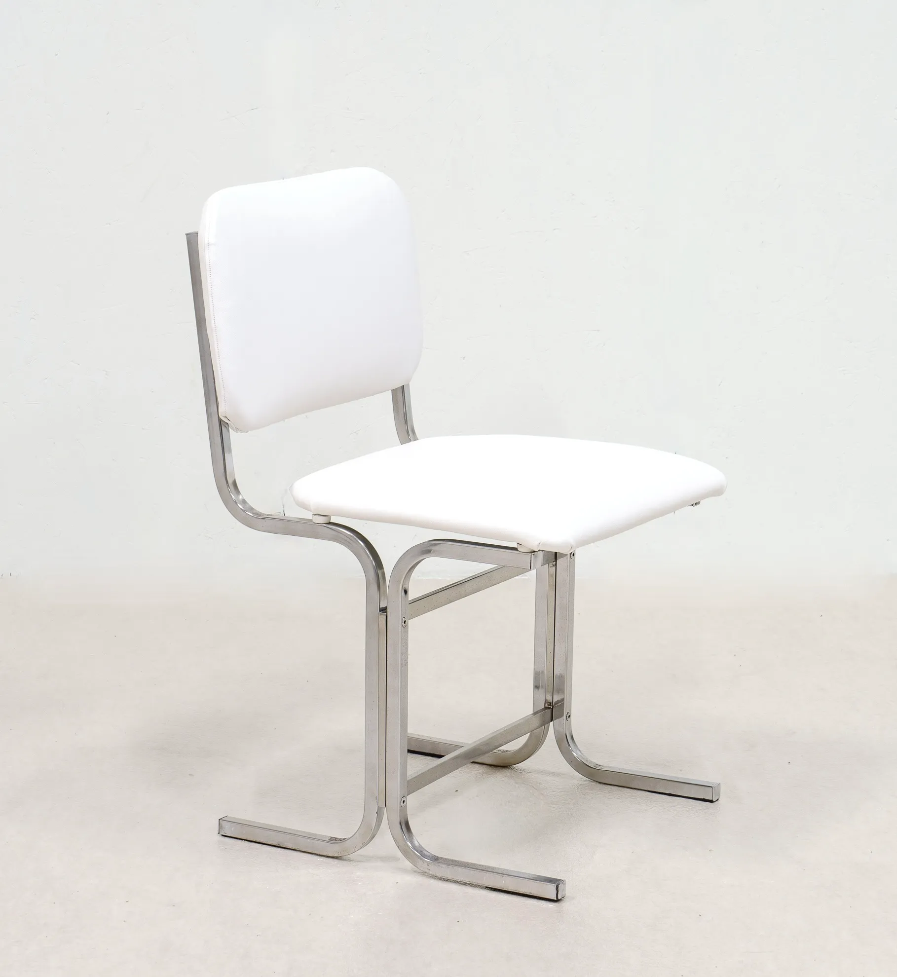 Six chaises, Italie années 70. image 5