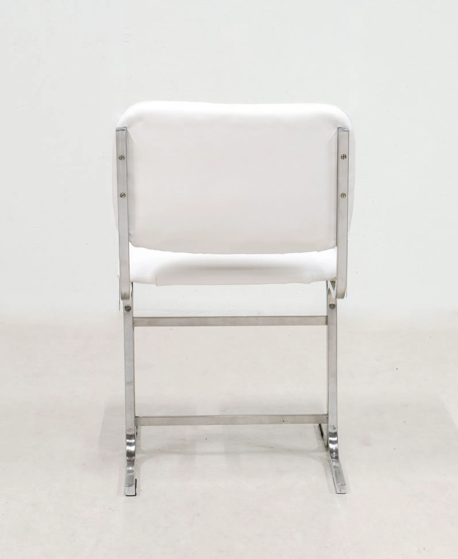 Six chaises, Italie années 70. image 7