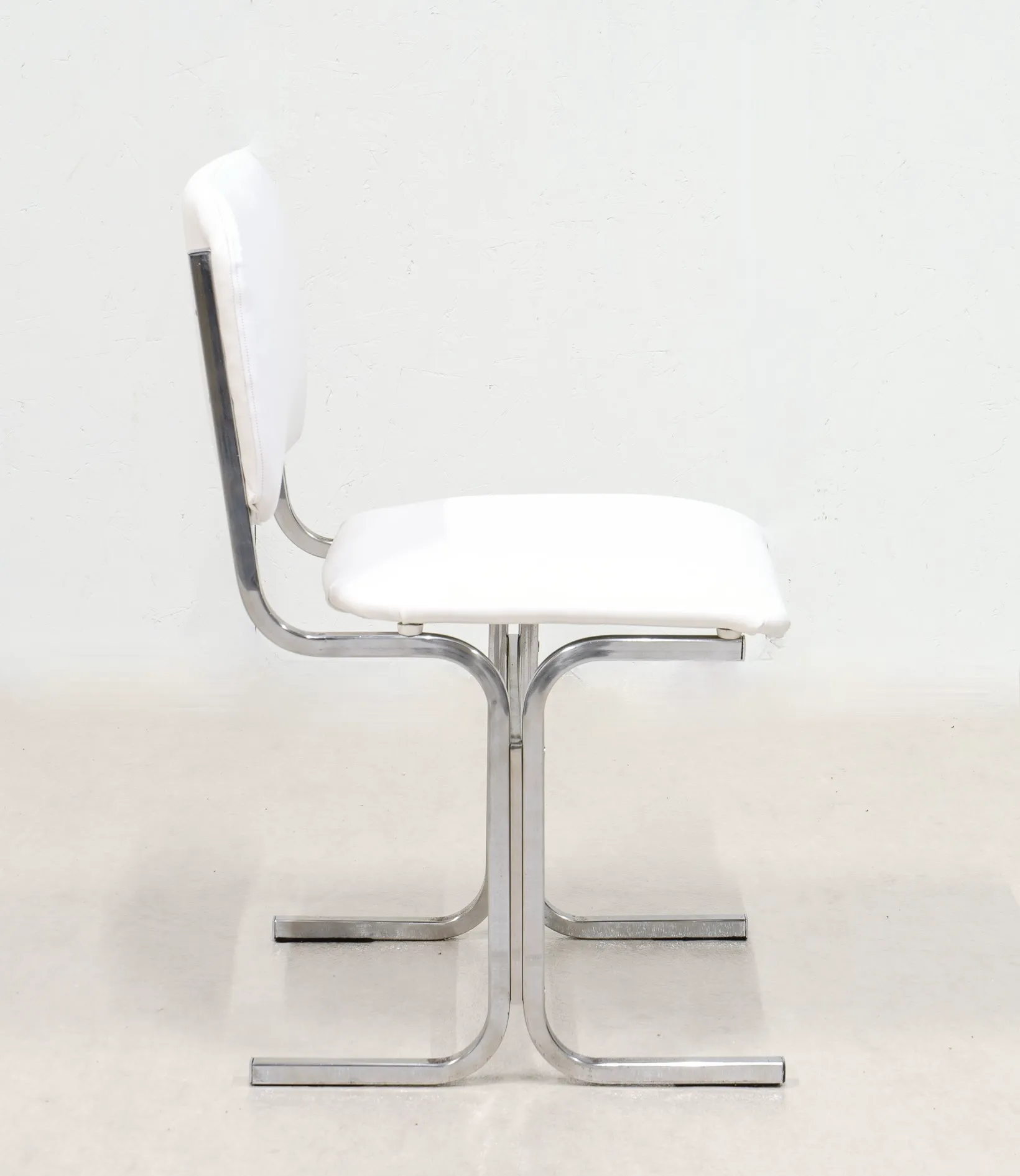 Six chaises, Italie années 70. image 8