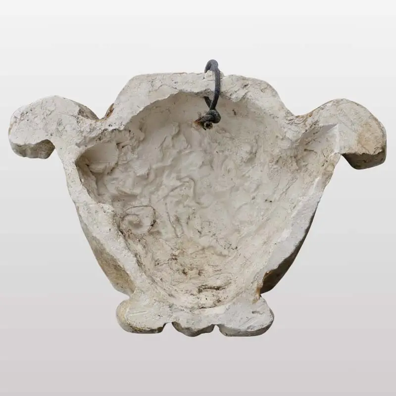 Un haut-relief en forme de corne de bélier. France années 80 image 3