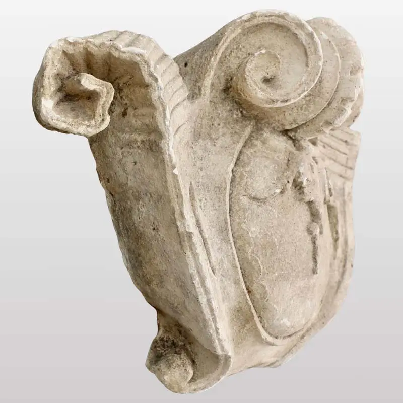 Un haut-relief en forme de corne de bélier. France années 80 image 4