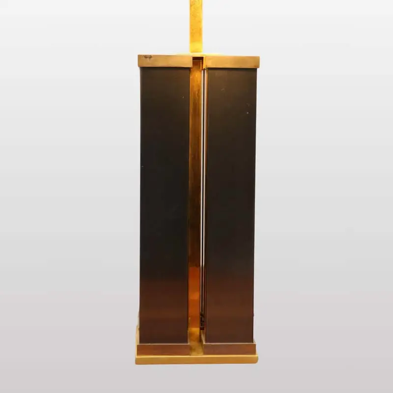 Une lampe en laiton image 3